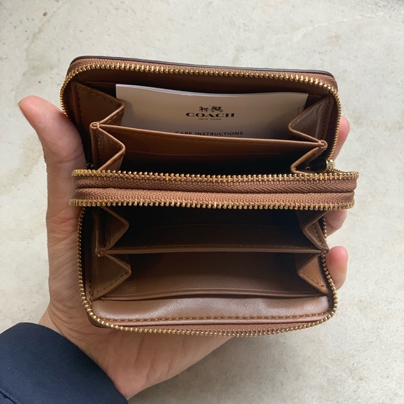 ❗️SOLD❗️Authentic Coach coin purse - Picture 2 of 4